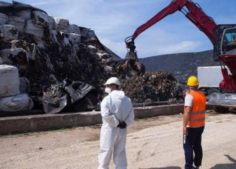 الأنتربول يسقط مافيا دولية حولت المغرب إلى معبر للنفايات السامة