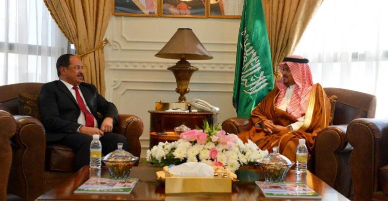 وزير الحج والعمرة السعودي يستقبل السفير الموريتاني في مكتبه