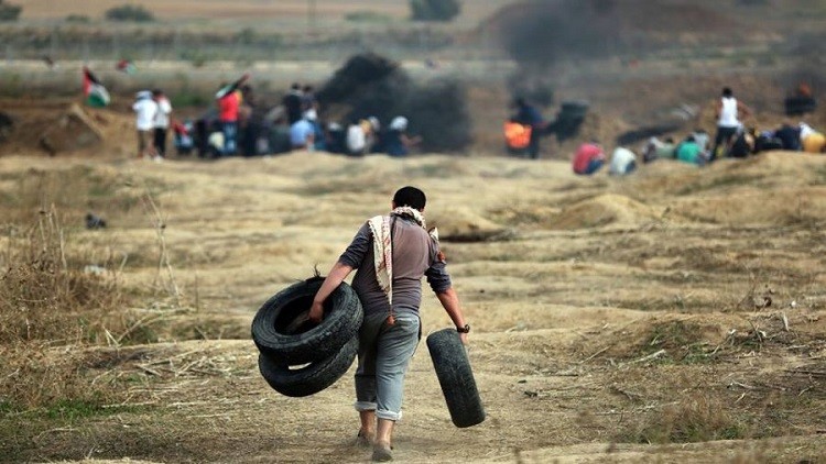 مواجهات بين الشبان الفلسطينيين والجنود الإسرائيليين في غزة