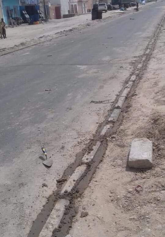 طريقة الاولى لترميم اطراف الطريق قبل الضجة