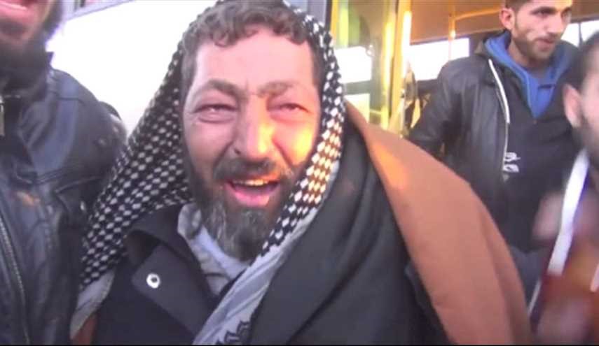 فيديو مسلحون يبكون من هول هزيمة حلب ويقولون.. نحن نسوان!!