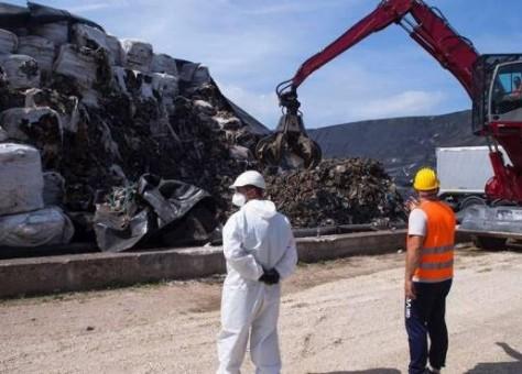 الأنتربول يسقط مافيا دولية حولت المغرب إلى معبر للنفايات السامة