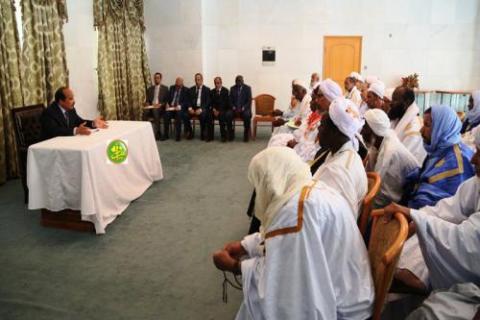 لقاء اليوم الذي جمع الرئيس ببعض العلماء والأئمة وزير الشؤون الإسلامية