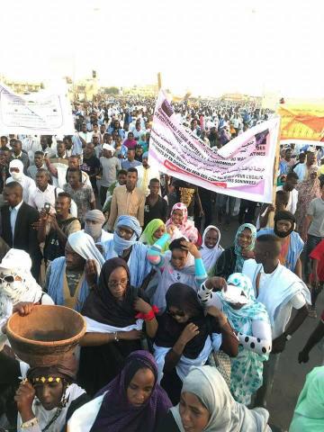 الميثاقيون يحشدون في ساحة بن عباس رفضا لبيع" الحراطنية" (صور)