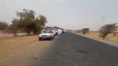 أطر حاضرة "ويزن" يستقبلون ولد عبد العزيز في مسيرة بالسيارات (صور)